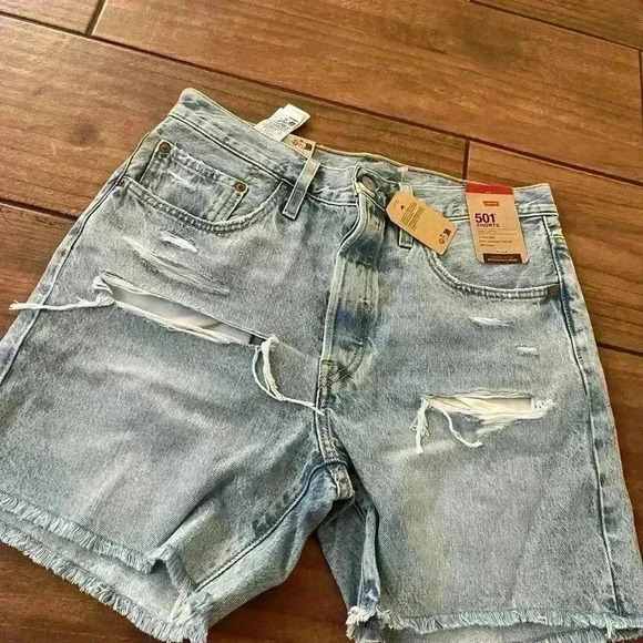 NWT Levi 501 high waisted distressed shorts/jorts size 30 - Picture 3 of 3